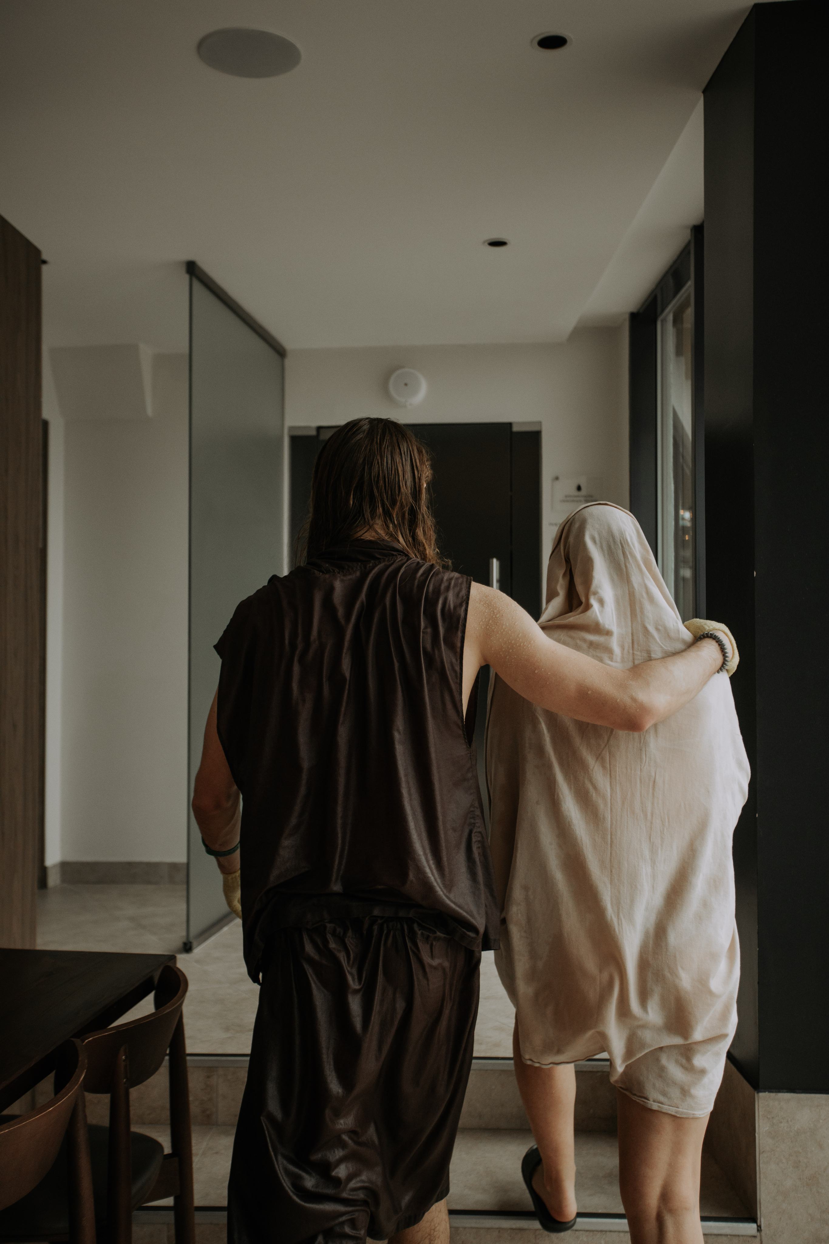 Переход гостей между зонами